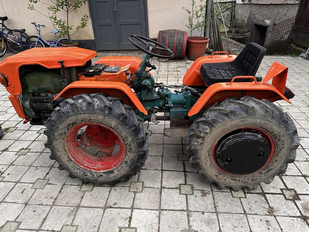 Tractoras 4x4 articulat