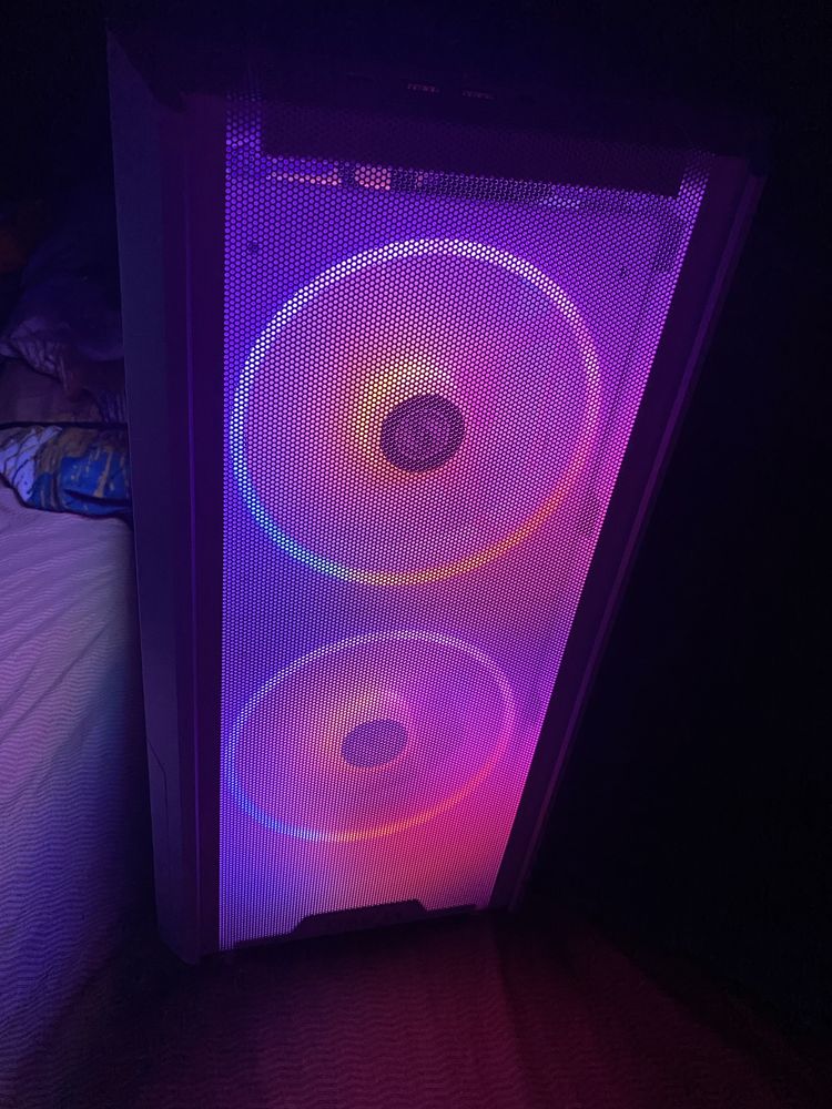 Lian Li Геймърски Компютър- intel i5-13600k AMD RX7800XT 32GB DDR5 RAM