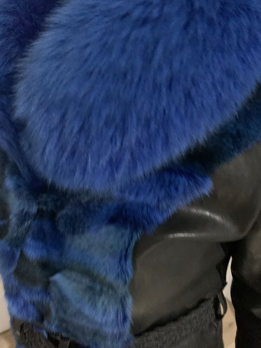Haină de piele și blană de vulpe