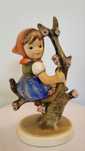 Goebel Hummel, порцеланова фигура, Apple Tree Girl, номер 141 3/0 TMK3