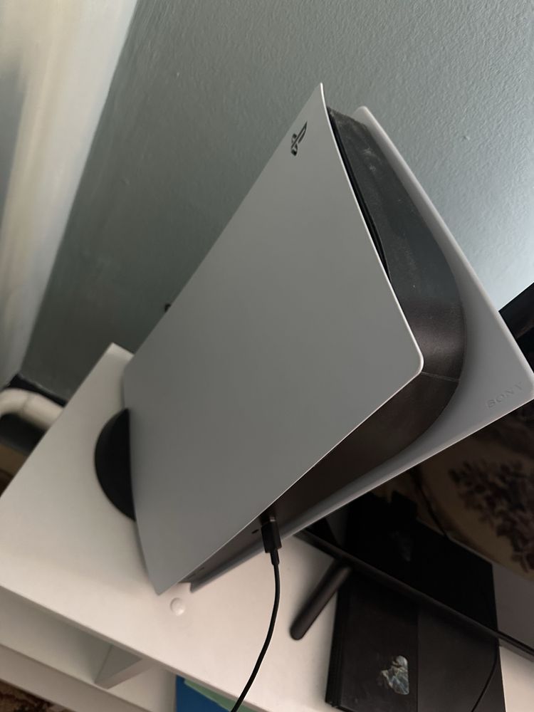 Продам или обменяю ps5 playstation 5 пс5!