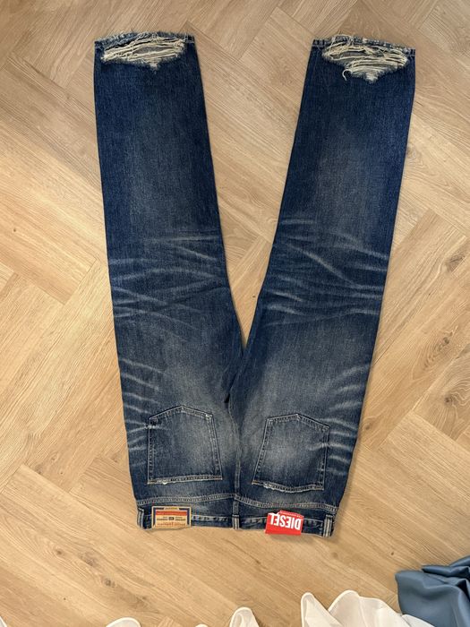 Blugi Diesel largi noi cu eticheta