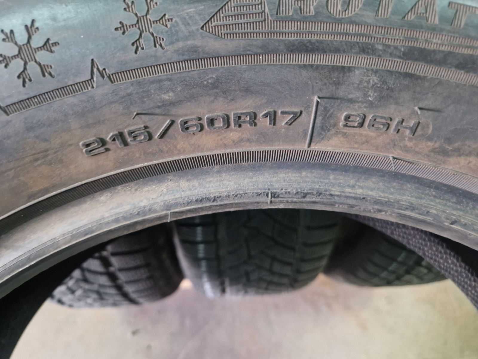 4 Dunlop R17 215/60
зимни гуми 
DOT4220