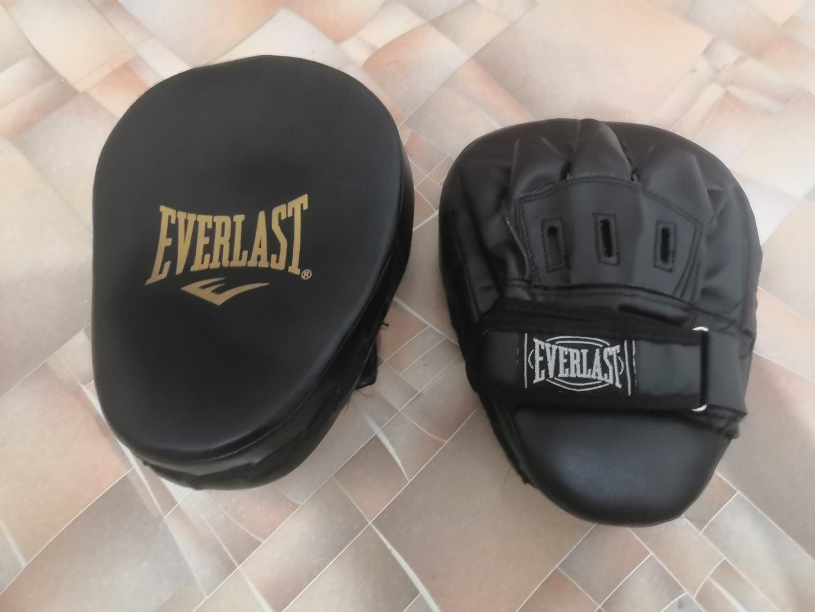Лапы для бокса Everlast