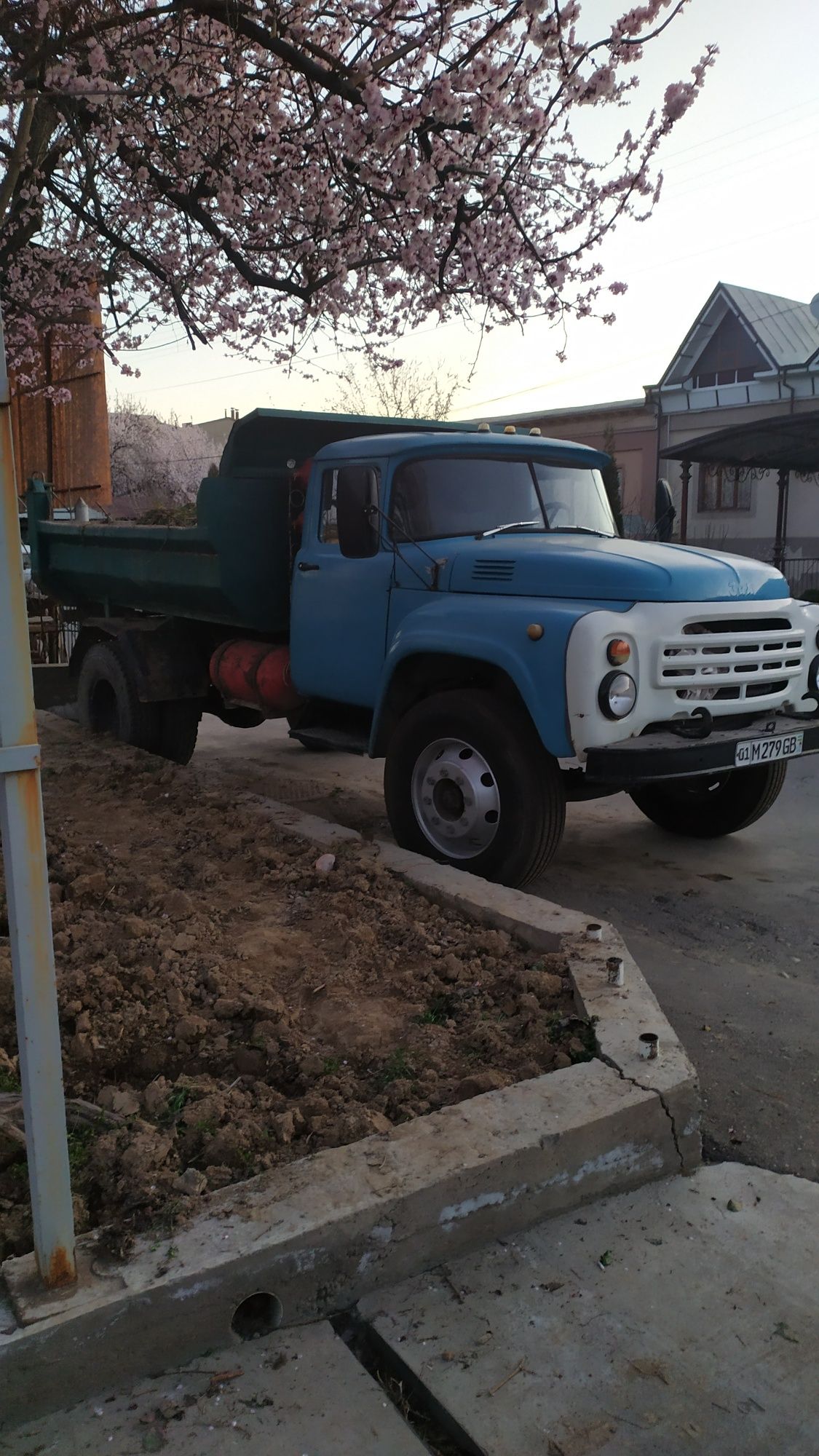 Zil sotiladi ishlab turgan moshina gazi bor