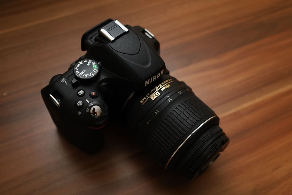 Nikon D5100 cu obiectiv Af-S Nikkor 18-55mm