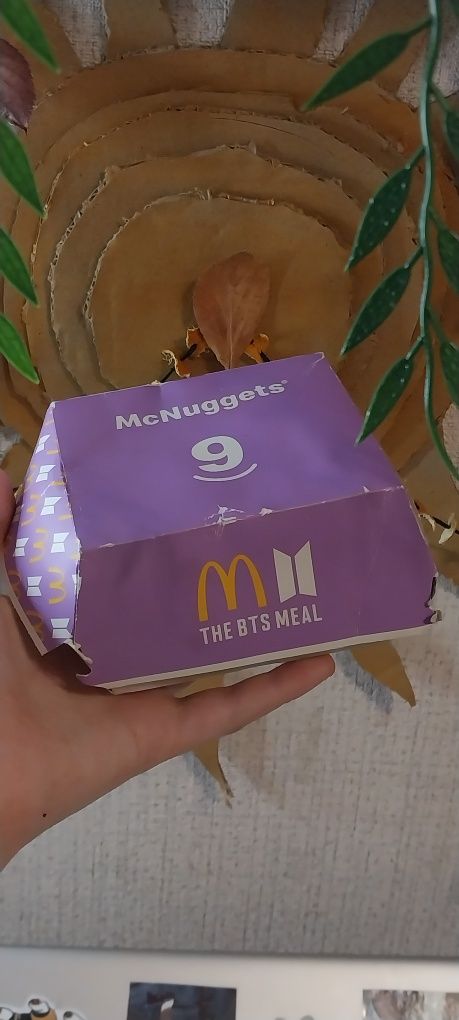 Коробочка и стакан от BTS meal, коллаборация BTS x McDonalds