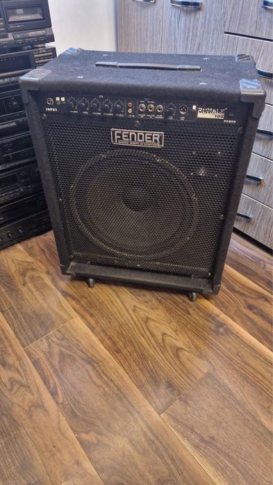 Vand amplificator de bass FENDER