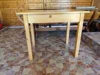 Masă din lemn masiv de brad lăcuit 98 × 70 × 80 (L × l × î)