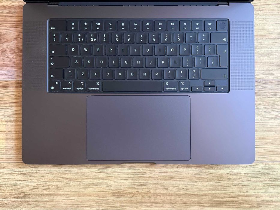 MacBook Pro 16`M4 MAX/14 CPU/32 GPU/36GB RAM/1TB SSD/27 Месеца Гаранция/Батерия 100%-40 Цикъла/Space Black — миниатюра 2