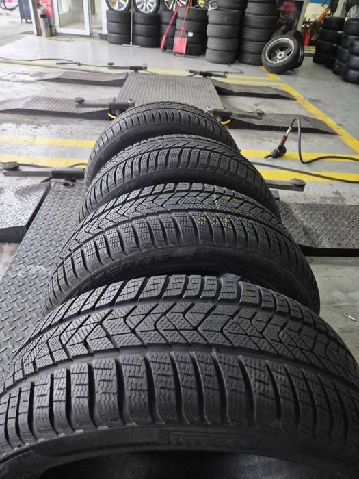 Vând set anvelope 245.45.19 Pirelli iarna