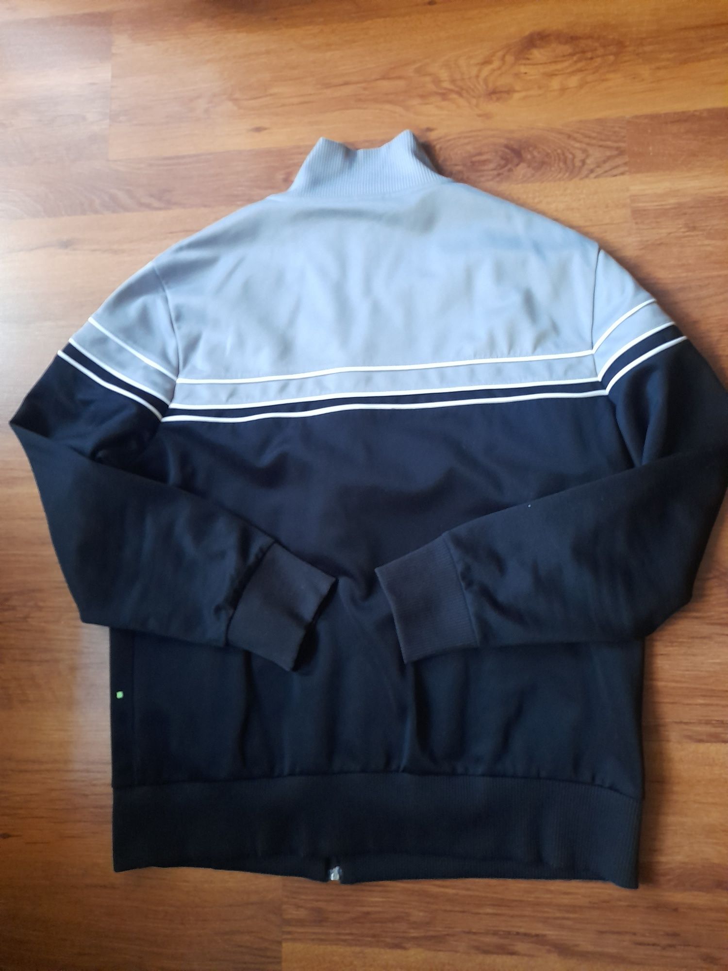 BOSS мъжко горнище L- XL размер.