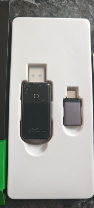 Безжичен адаптер за автомобил поддържащ CAR PLAY/ANDROID AUTO