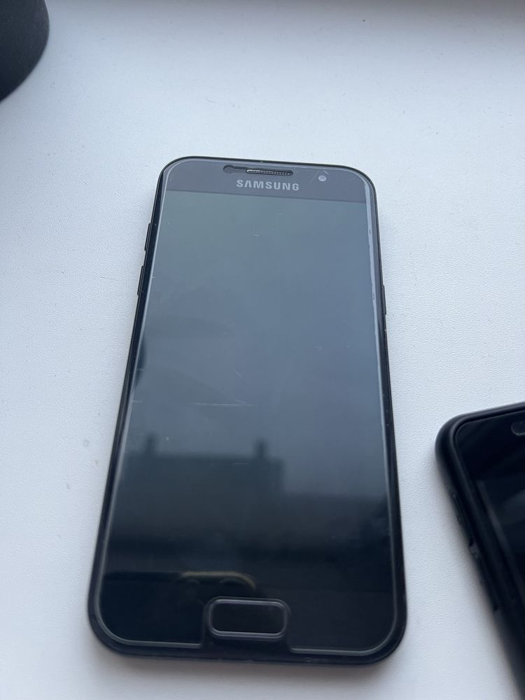 Samsung A3 2017  память 16gb