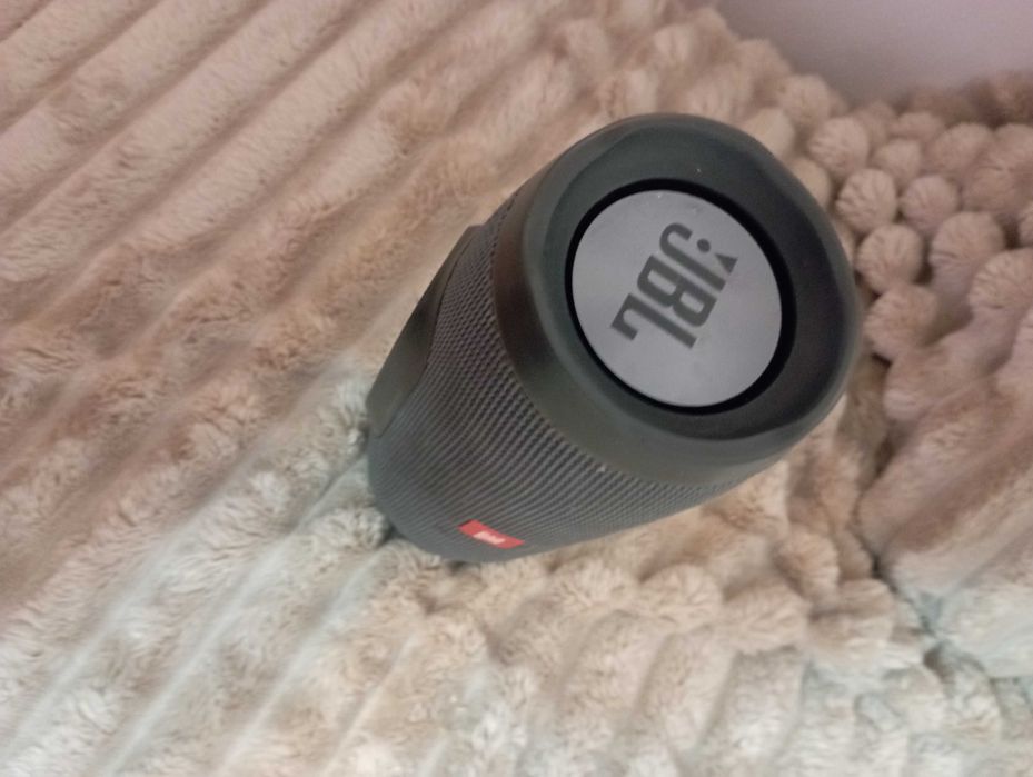 Vând boxă originală GBL esențial 2 in stare ft bună.