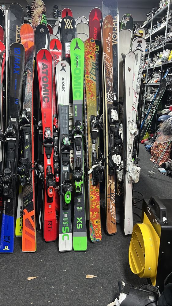 Echipamente de schi si snowboard ski clapari boots casti