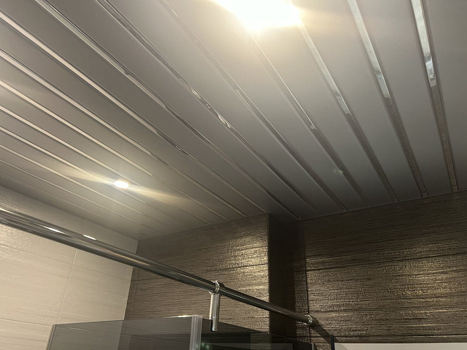 Алуминиев лентовиден окачен таван Хънтър Дъглас