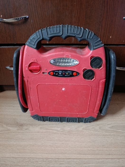 Robot de pornire cu compresor
