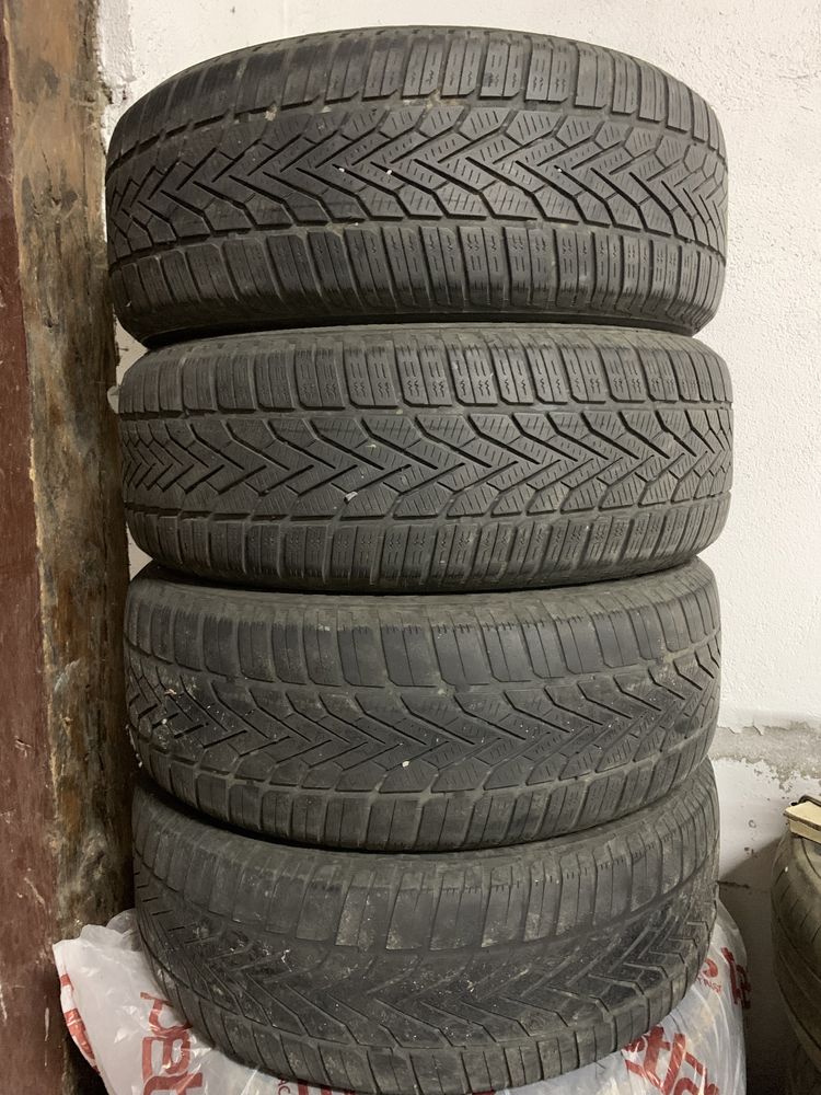 Vand anvelope de iarna 215/65/16