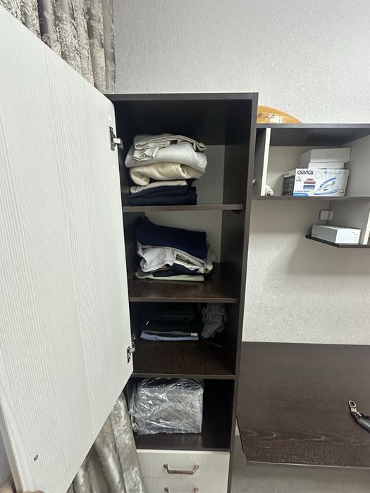 Стол со шкафкой.