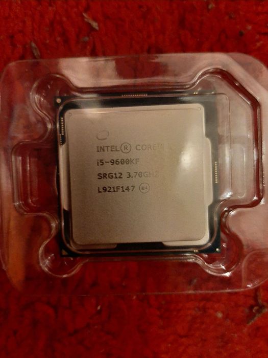 Продам процессор i5-9600kf и шткаоный кулер к нему