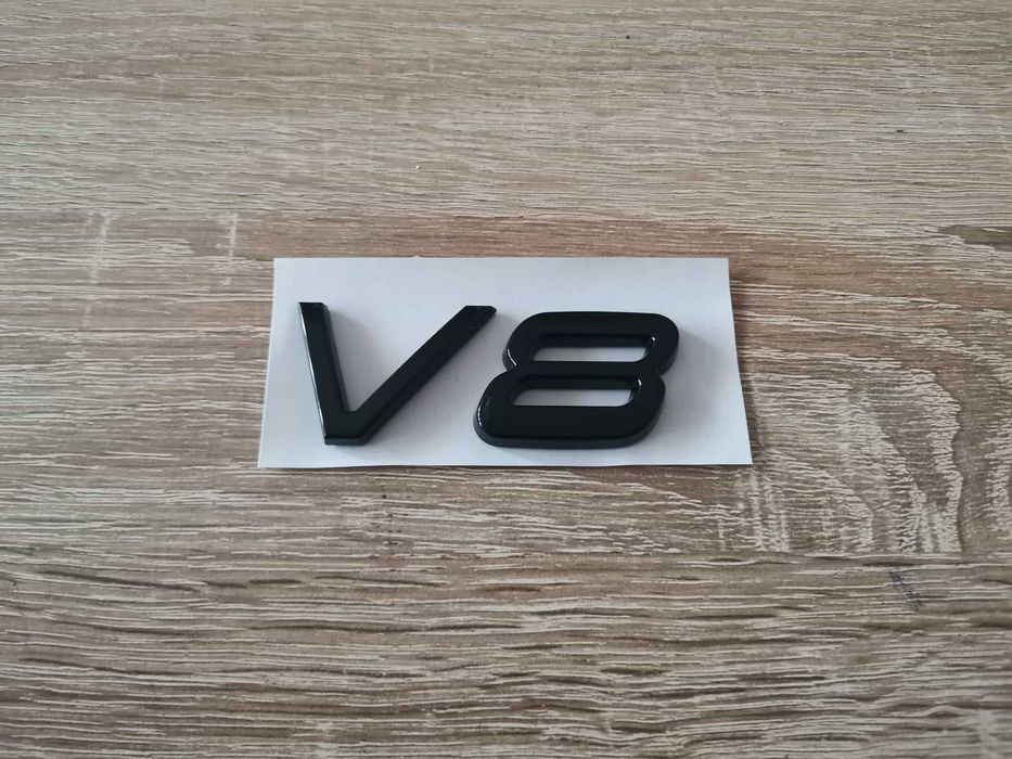 черна емблемa Volvo V8