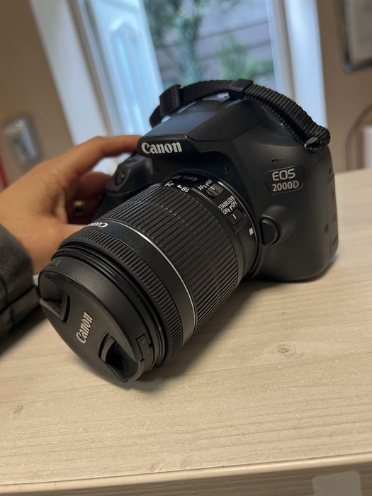 Canon 2000D + obiectiv 18-55 Efs