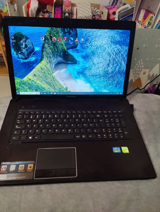 Laptop gaming Lenovo i7 display 17 video 4Gb Ram 8Gb ssd win 10 GTA CS