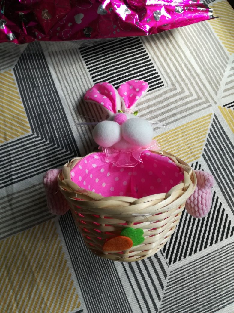 Декоративна кошничка и кухненска кърпа за Великден