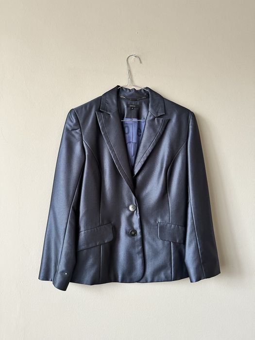 Делови тъмносин костюм на Jones Wien