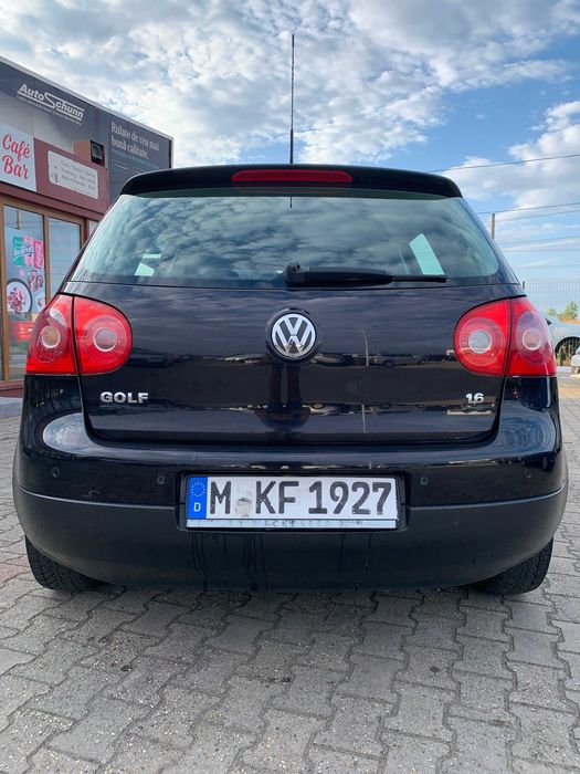 Volkswagen Golf 5 Tour 1.6 MPI 102 cp Benzina Simplu Frumos Impecabil