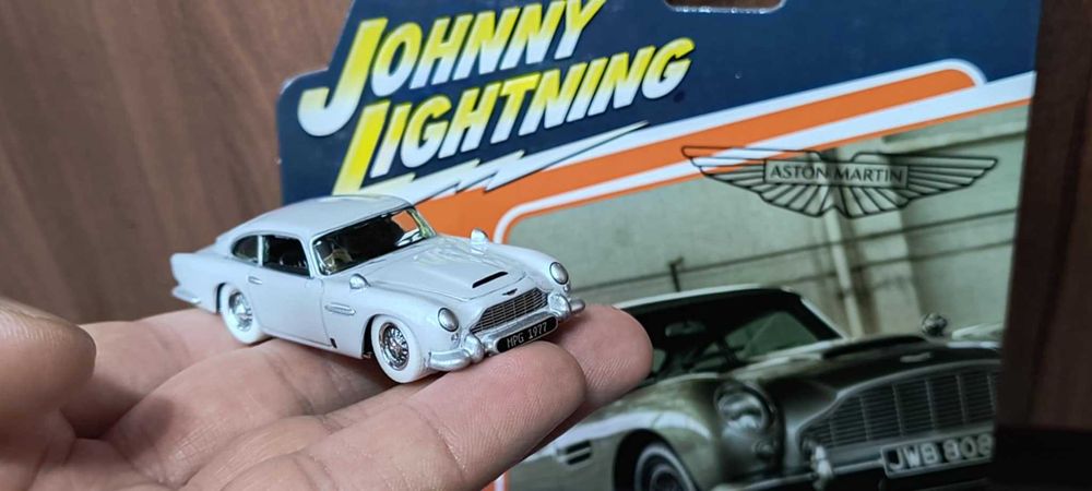 Macheta 1966 Aston Martin DB5 care este chase de vanzare !