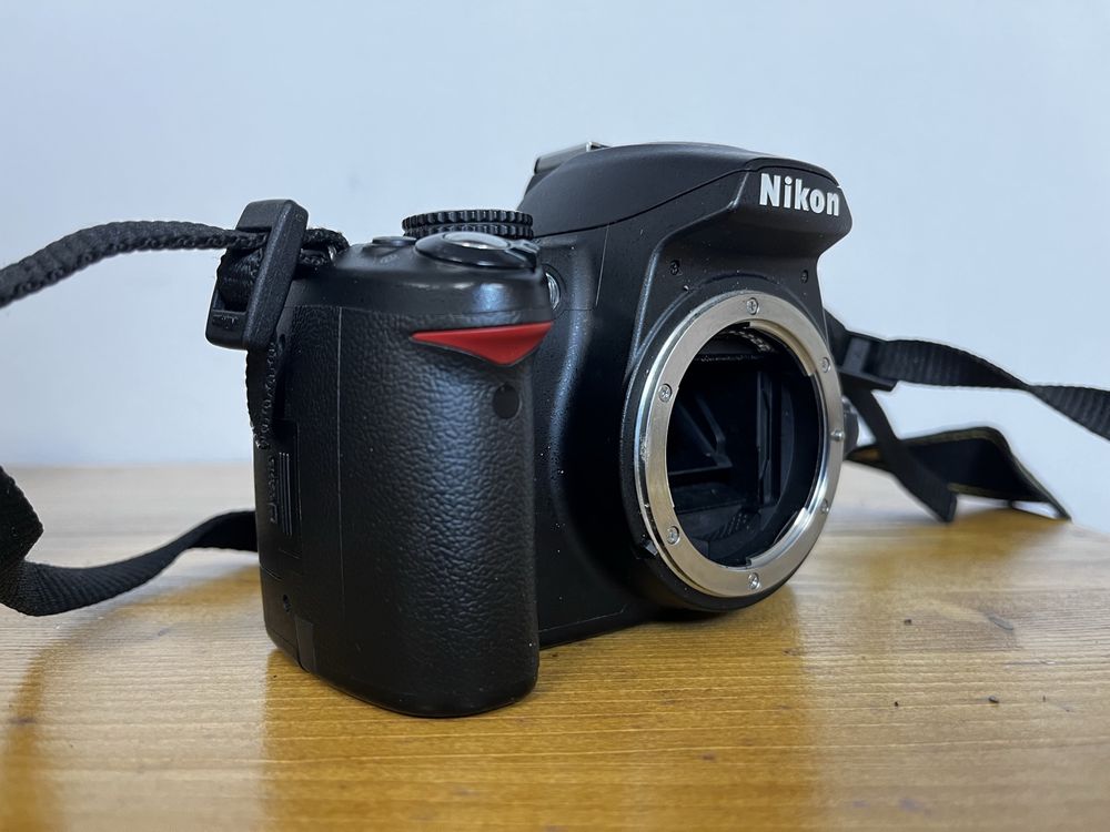 Nikon D3000 с два обектива