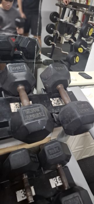 Vând 2seturi gatere cauciucate hexagonale