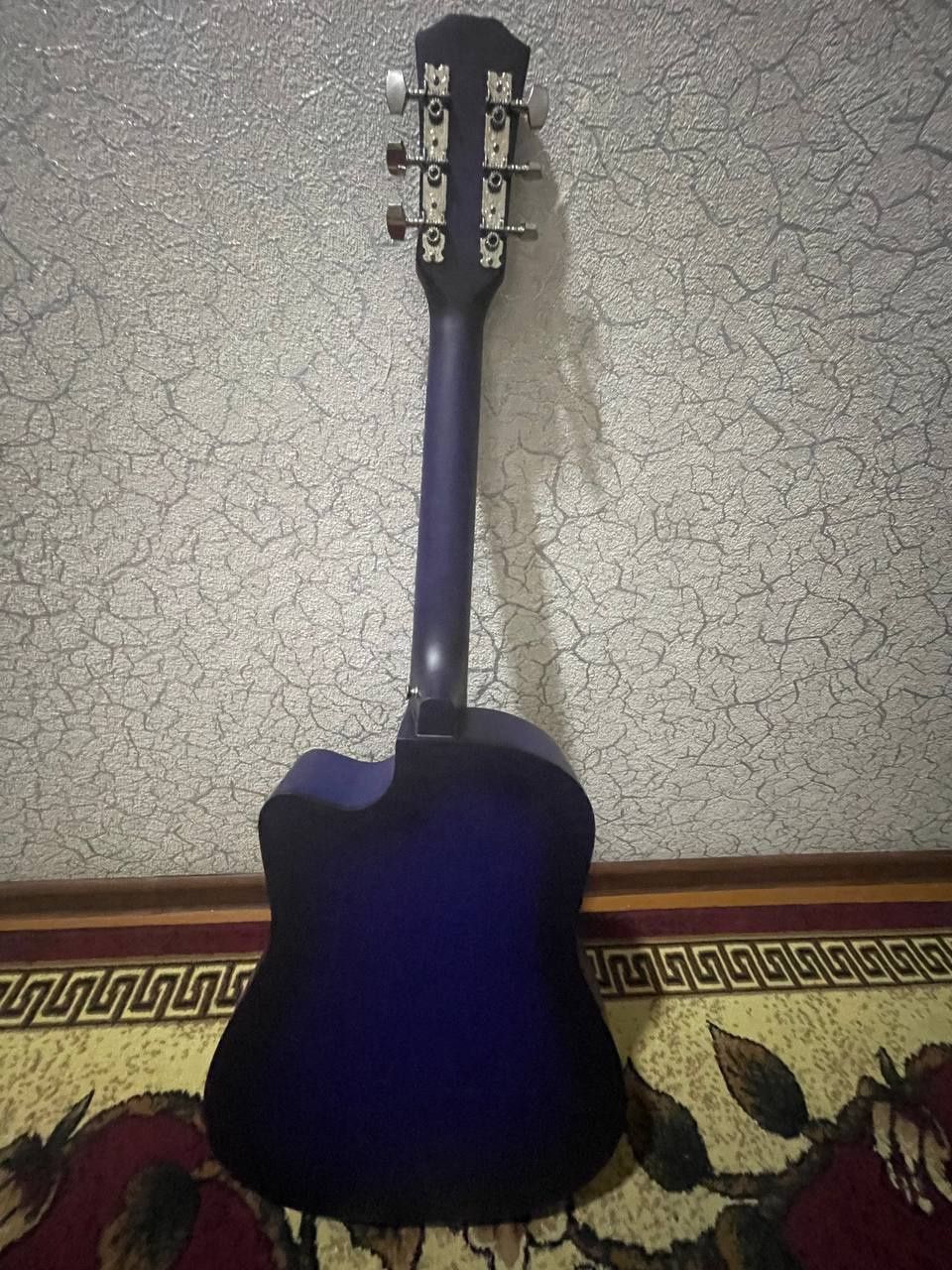 Gitara sotiladi srochno