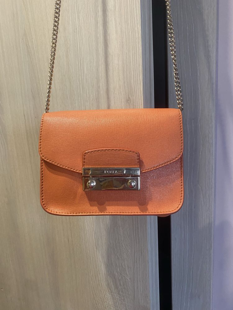 Furla metropolis