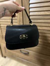 Черна чанта естествена кожа със златисти детайли Mia Tomazzi