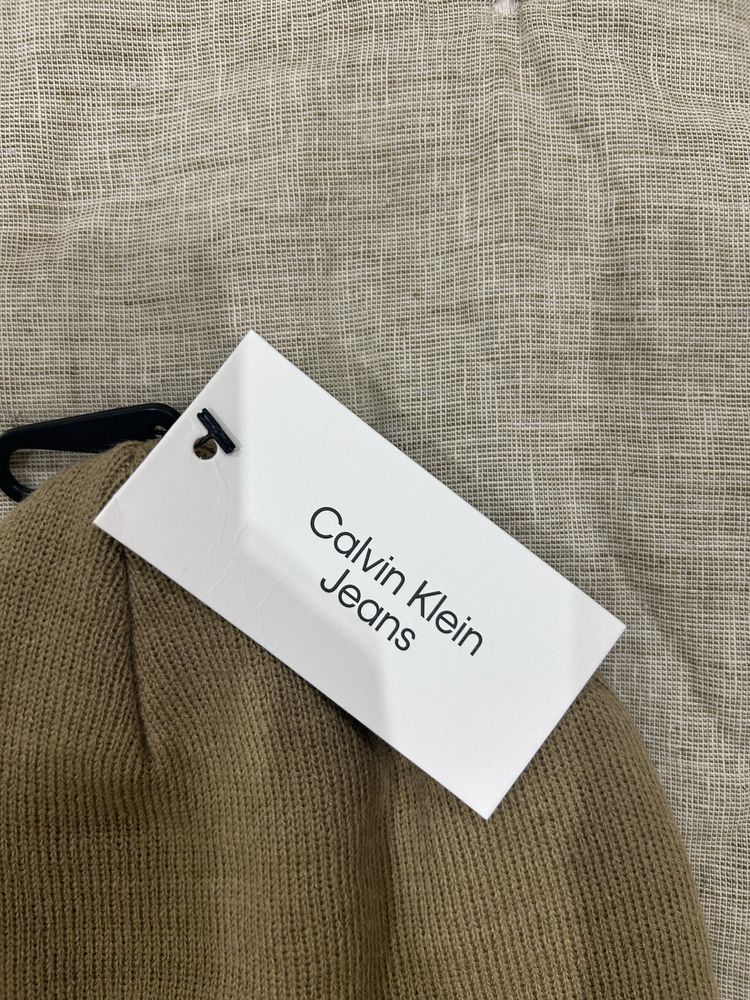 Продам новую шапку Calvin klein