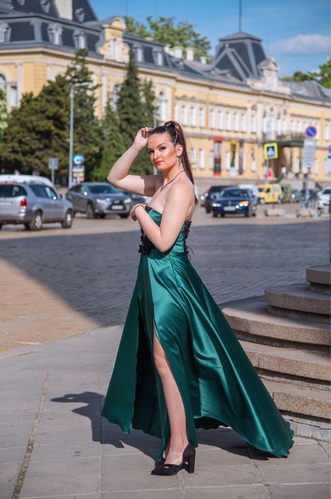 Бална сатенена рокля