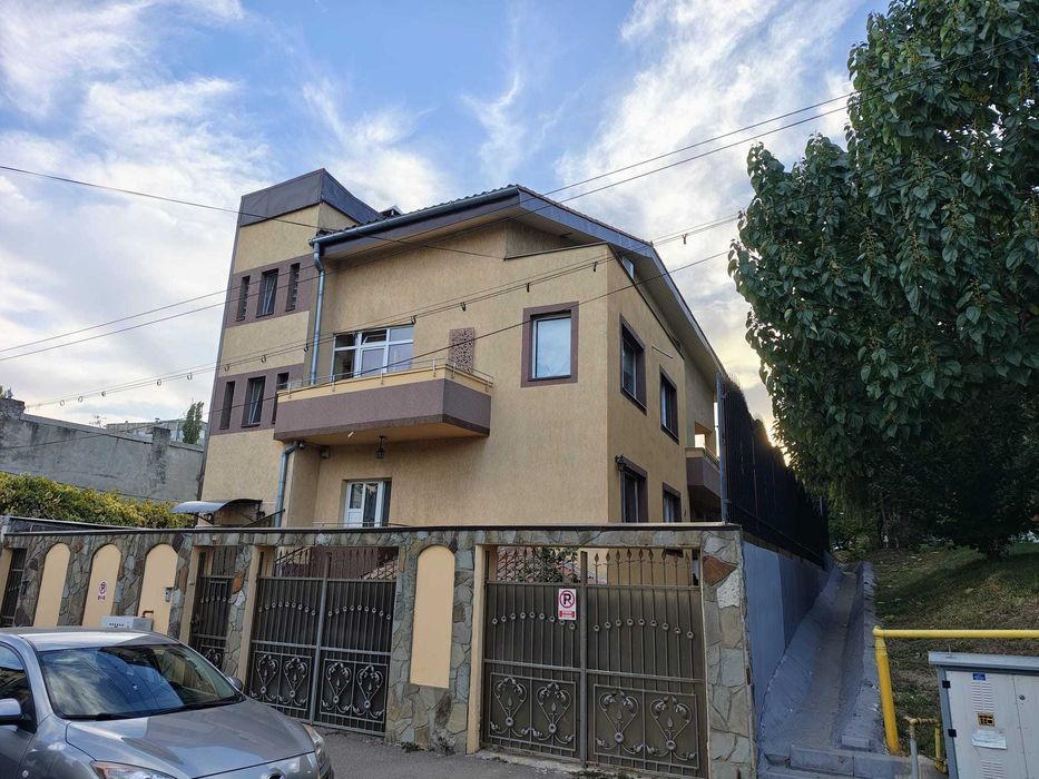 Închiriez Vilă Birou Unirii 5 Camere 2 Etaje Terase Curte Parc Carol