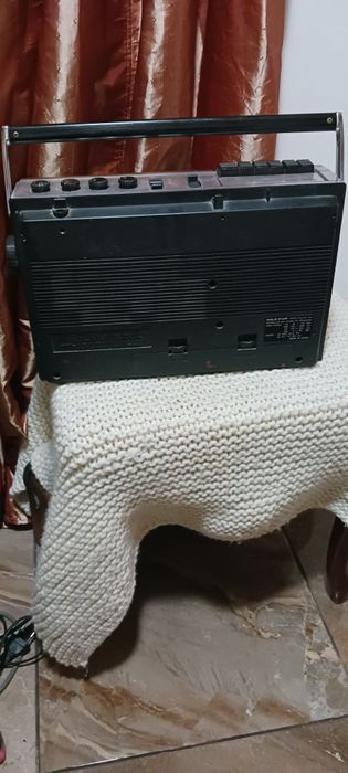 Vind radiocasetofon Goldstar    vechi pt colectie