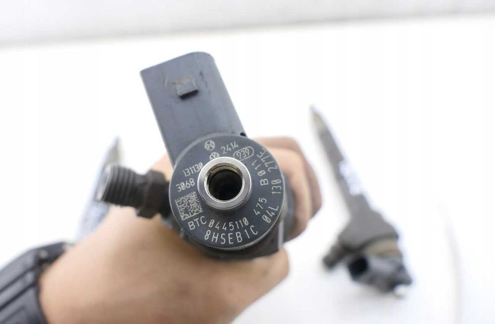 Injector Audi A3 2.0 TDI Cod injector 04L130277E