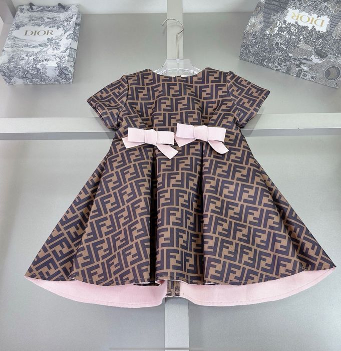 Детска дунапренова рокля Fendi. Налична в размер 100 110 и 120 см.