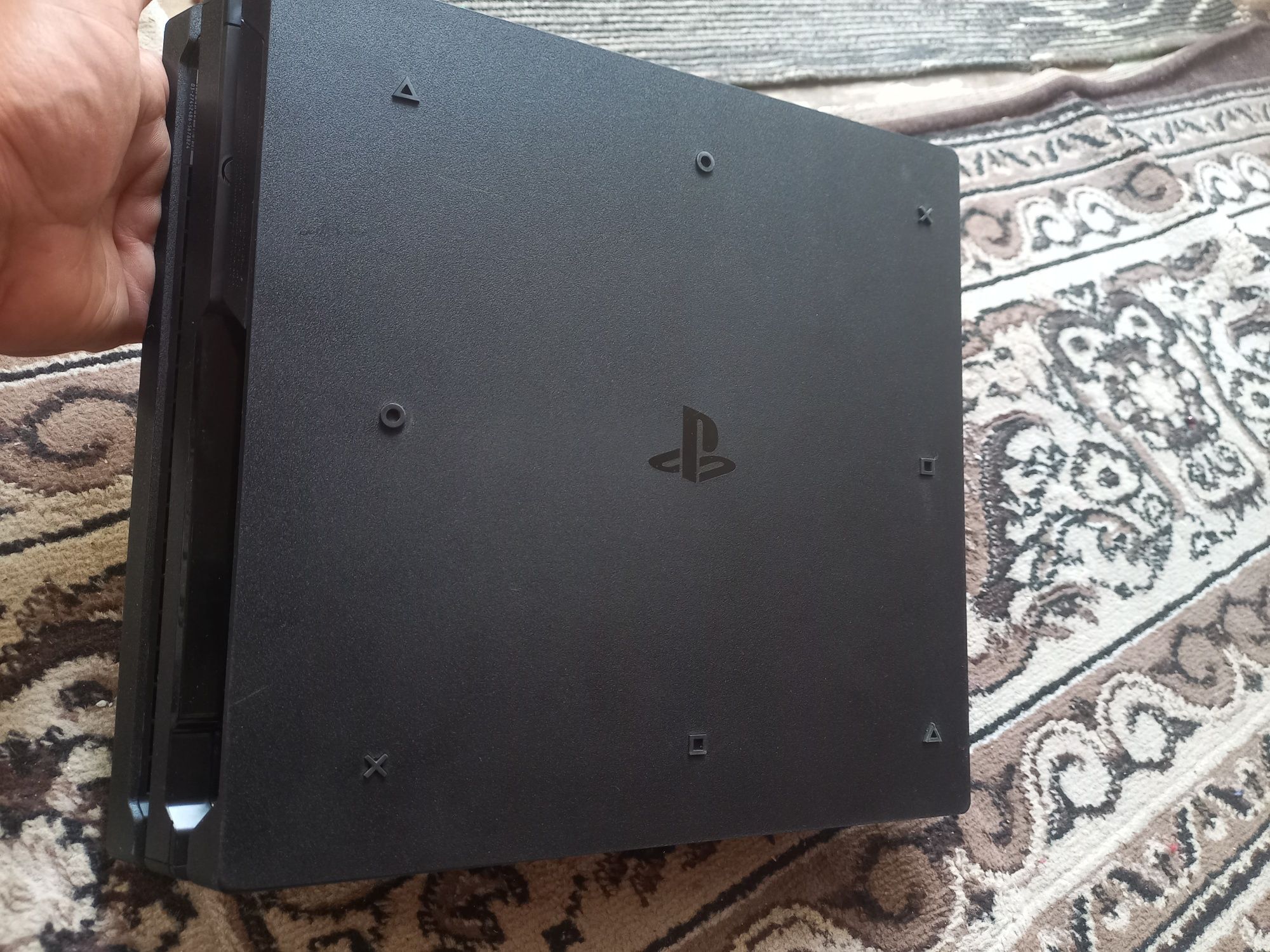 PS4 pro tiniq holati ideal yangi 1TB hotirasi plombasi bor 13ta o'yinl