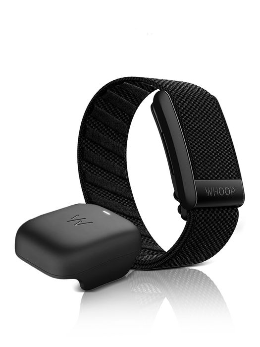 Whoop 4.0 вместе с зарядным устройством