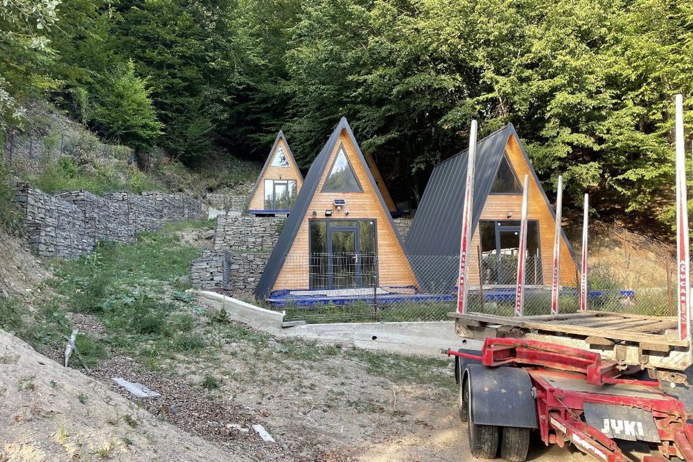 Vând cabane tip A frame