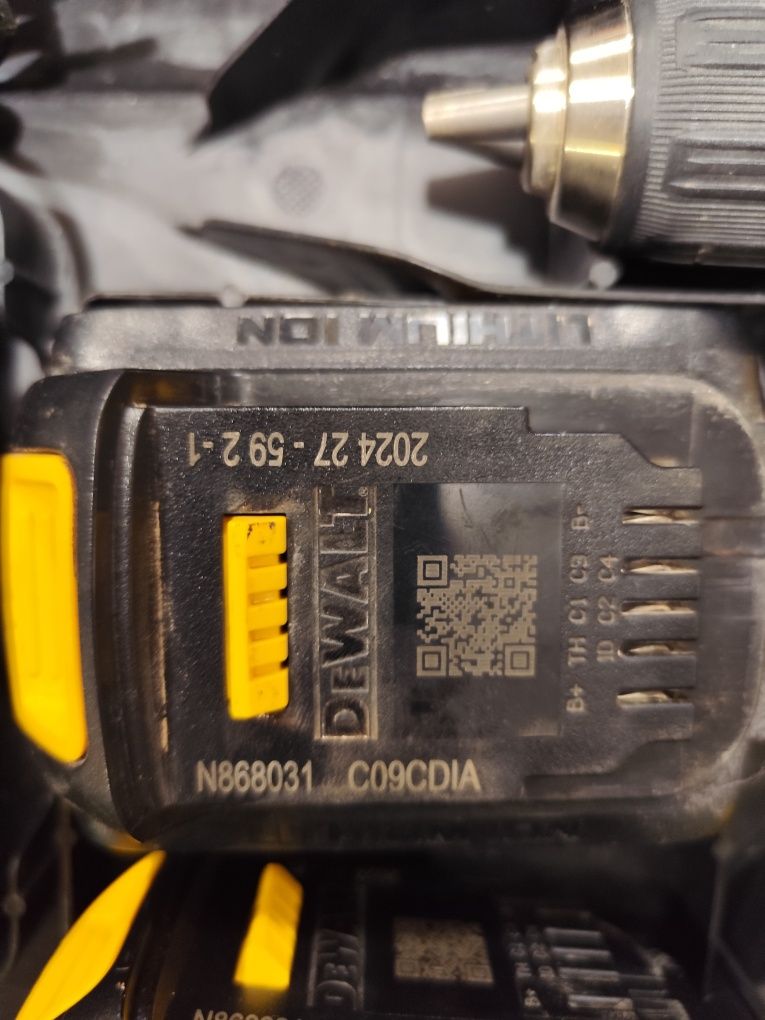 Като НОВ "! Топ модел винтоверт Девалт 18 волта DeWALT DCD100YM2T