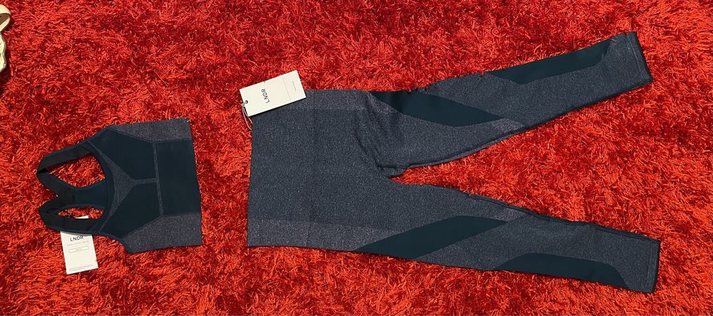 Vând Compleuri sport LNDR