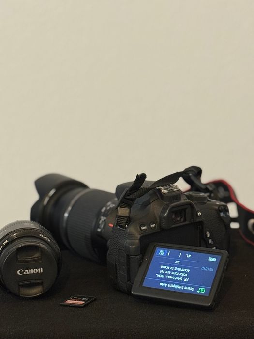 Canon EOS 700D + două obiective + card 256GB – stare bună