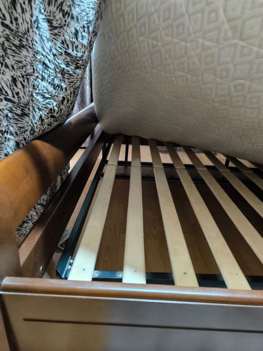 Двуспальная кровать